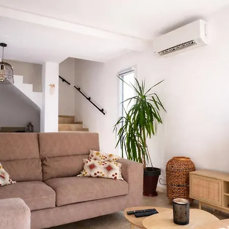 House For 6 People Private Pool, Air Conditioning, 別荘