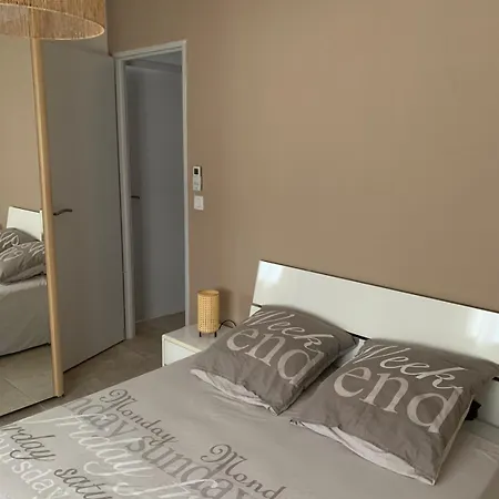 別荘 House For 6 People Private Pool, Air Conditioning,