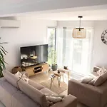 Nyaraló House For 6 People Private Pool, Air Conditioning, Manosque